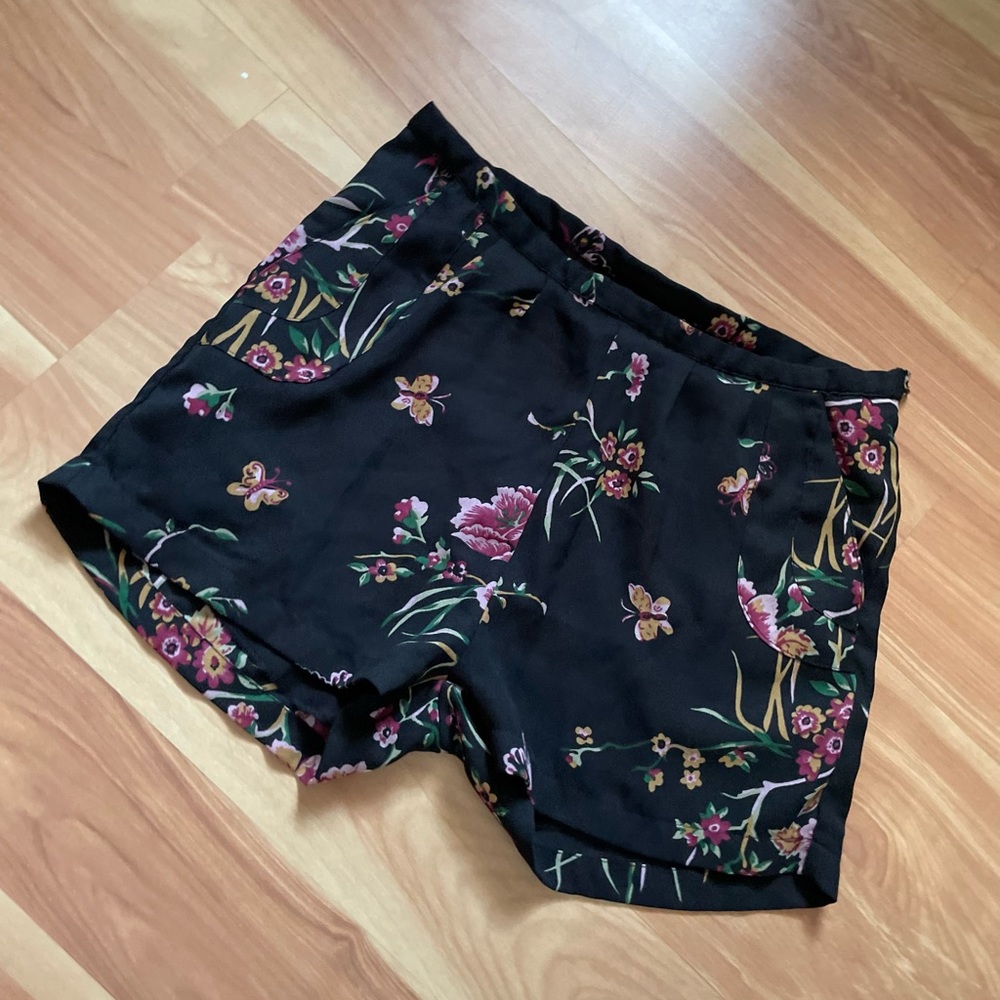 Black floral short